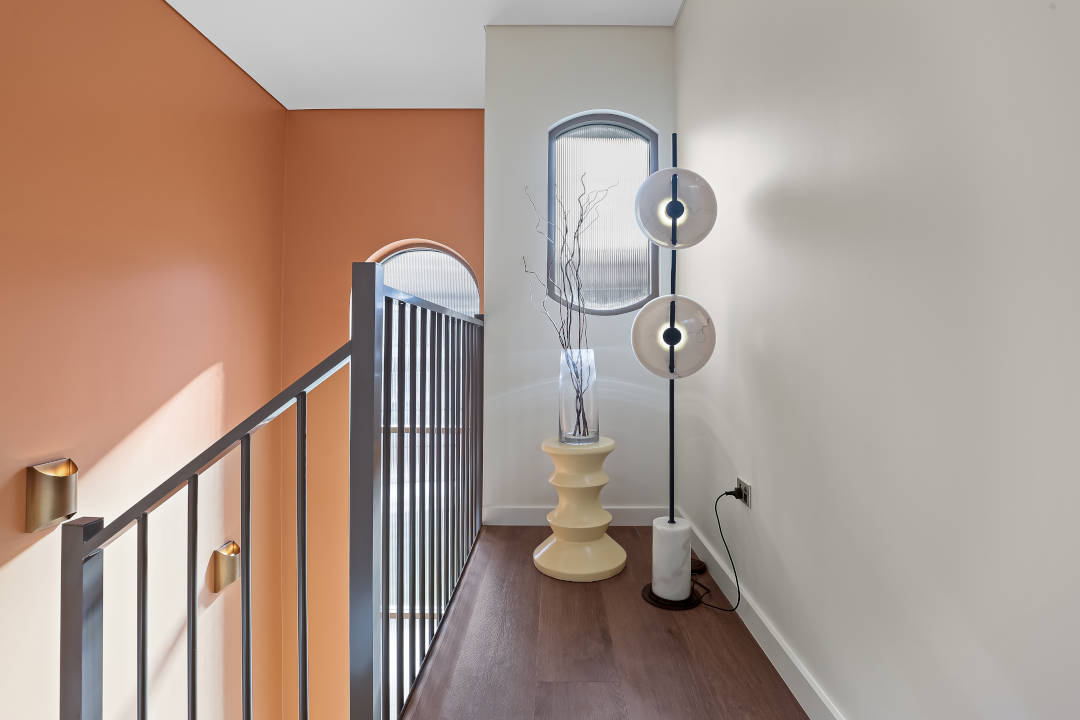 SHD19_Archiview_top of the stairwell_orange wall_decor