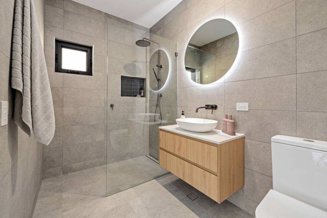 GlasbyBuilding_Bathroom