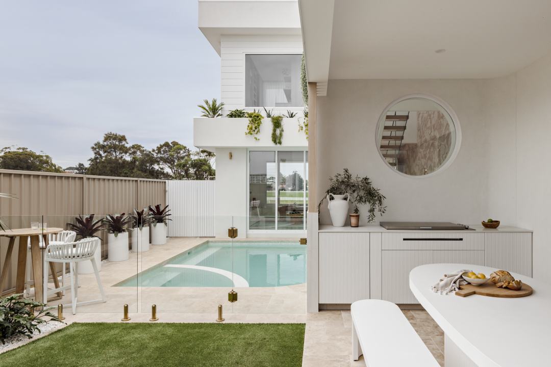 RAC Garage Doors_Backyard GlasbyBuilding_CosyLiving